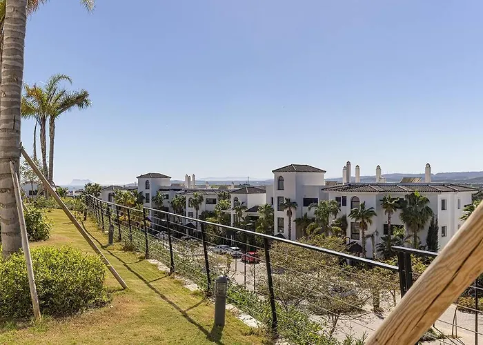 3 Bedroom Ground Floor @ Hills! Apartamento