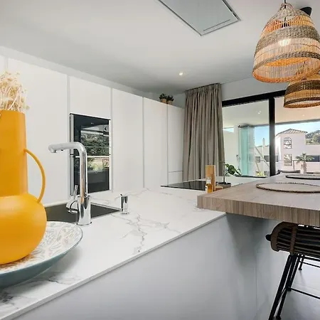 3 Bedroom Ground Floor @ Hills! * Естепона