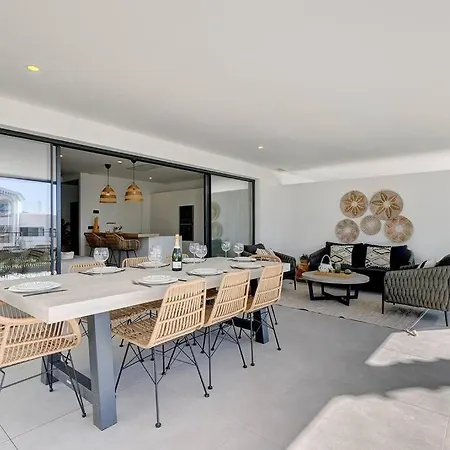 3 Bedroom Ground Floor @ Hills! Apartman *