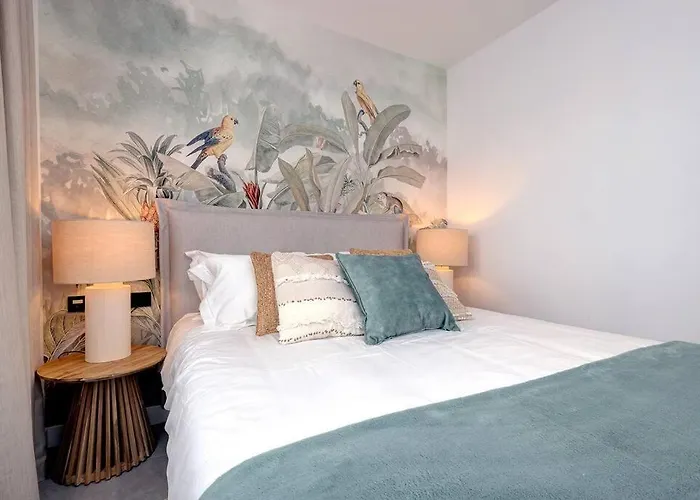 3 Bedroom Ground Floor @ Hills! Apartment