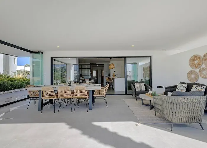 3 Bedroom Ground Floor @ Hills! *